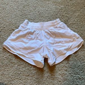 lululemon hotty hot shorts size 2 4’ inseam